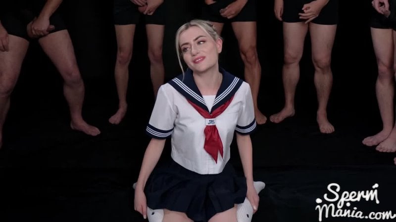 Emily belle avale des tonnes de sperme blanc épais